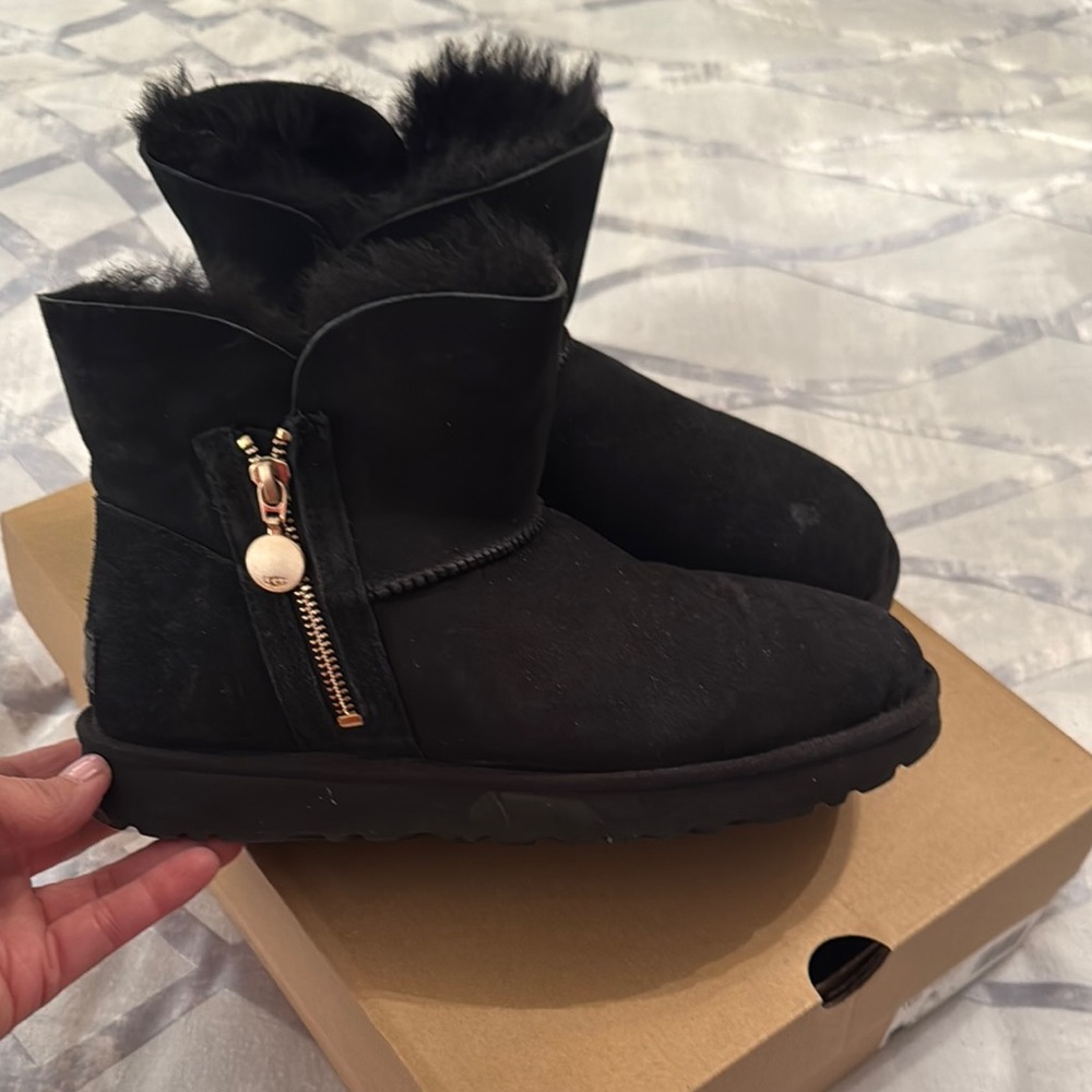 UGG Women's Bailey Zip Mini Boots